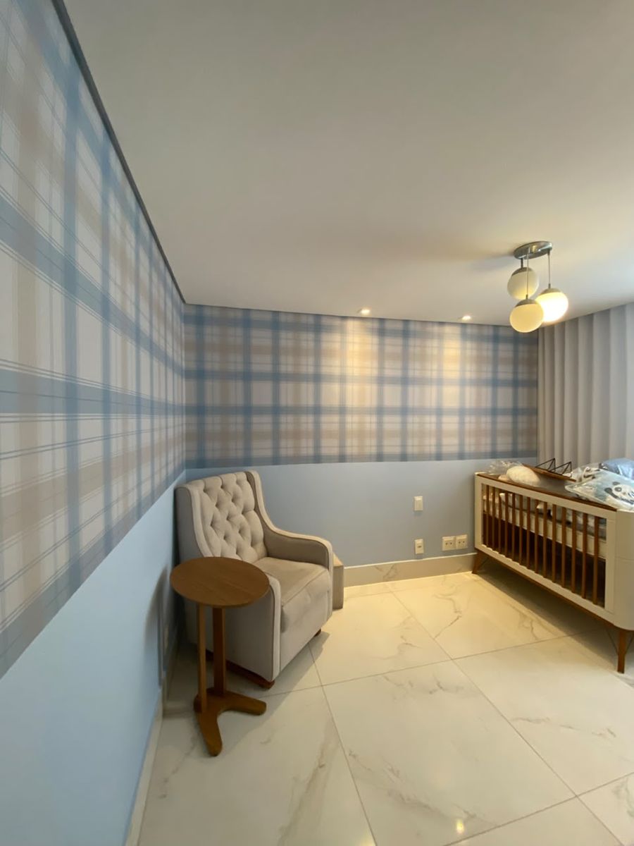 Papel xadrez e meia-parede — Quarto de bebê